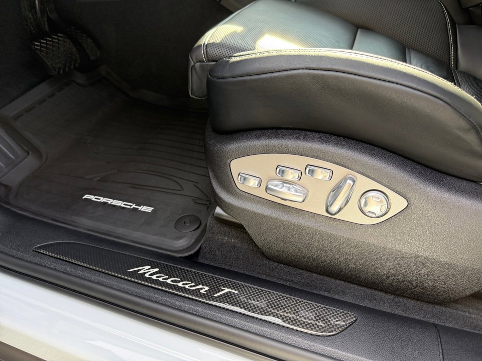 New 2026 Porsche Macan Turbo image 25