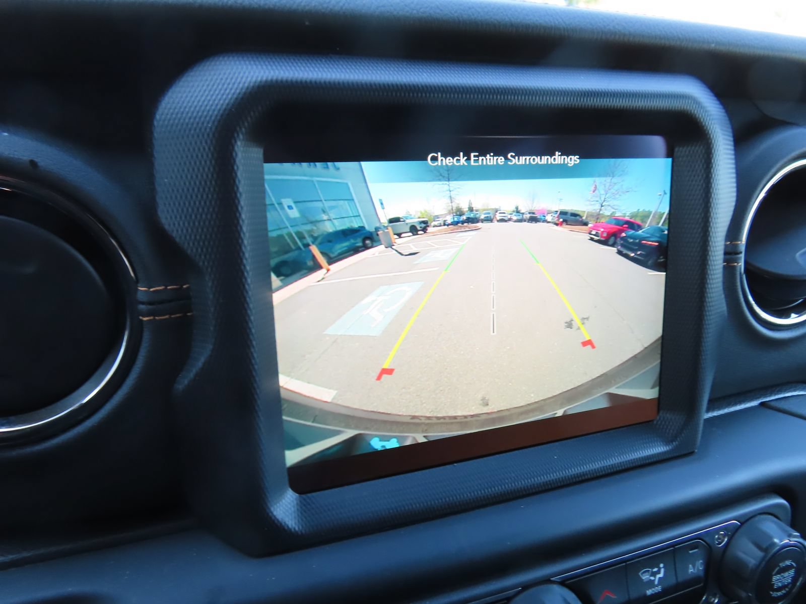 Used 2023 Jeep Wrangler Unlimited Sahara AWD/4WD image 26