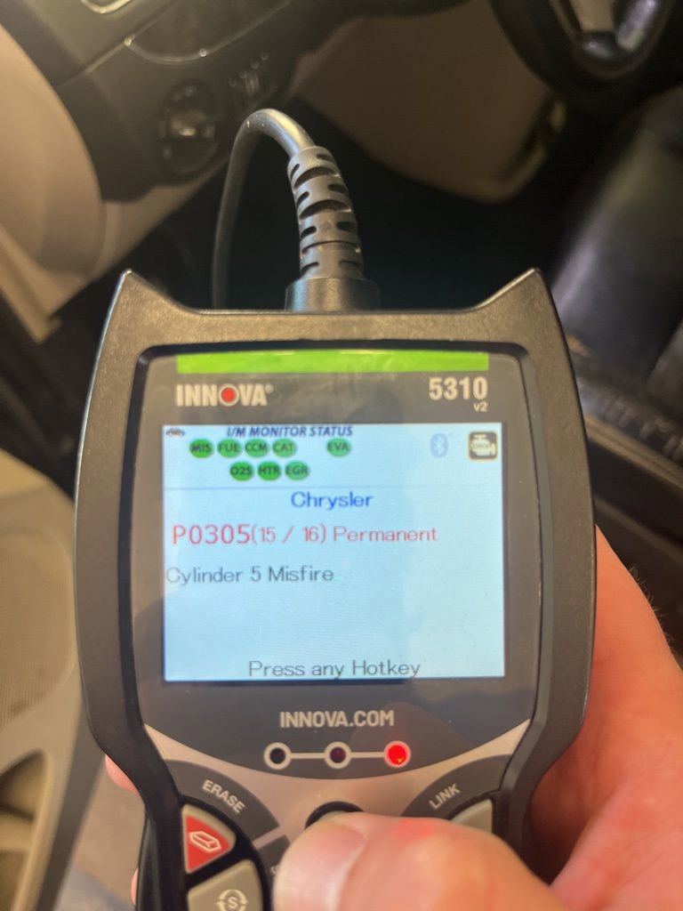 Used 2015 Chrysler Town & Country Touring FWD image 5