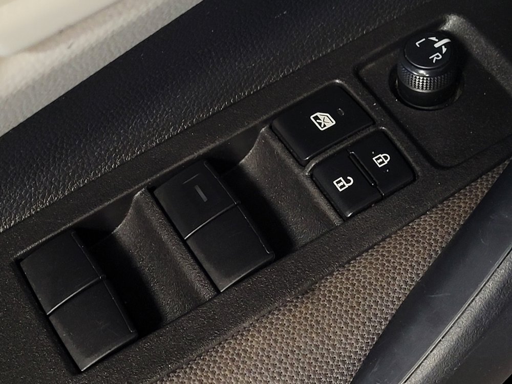 Used 2025 Toyota Corolla LE FWD image 27