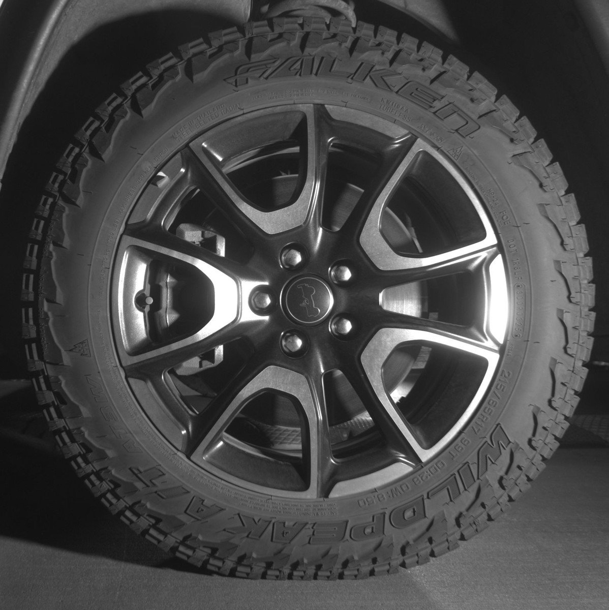 Used 2025 Jeep Compass Trailhawk AWD/4WD image 12