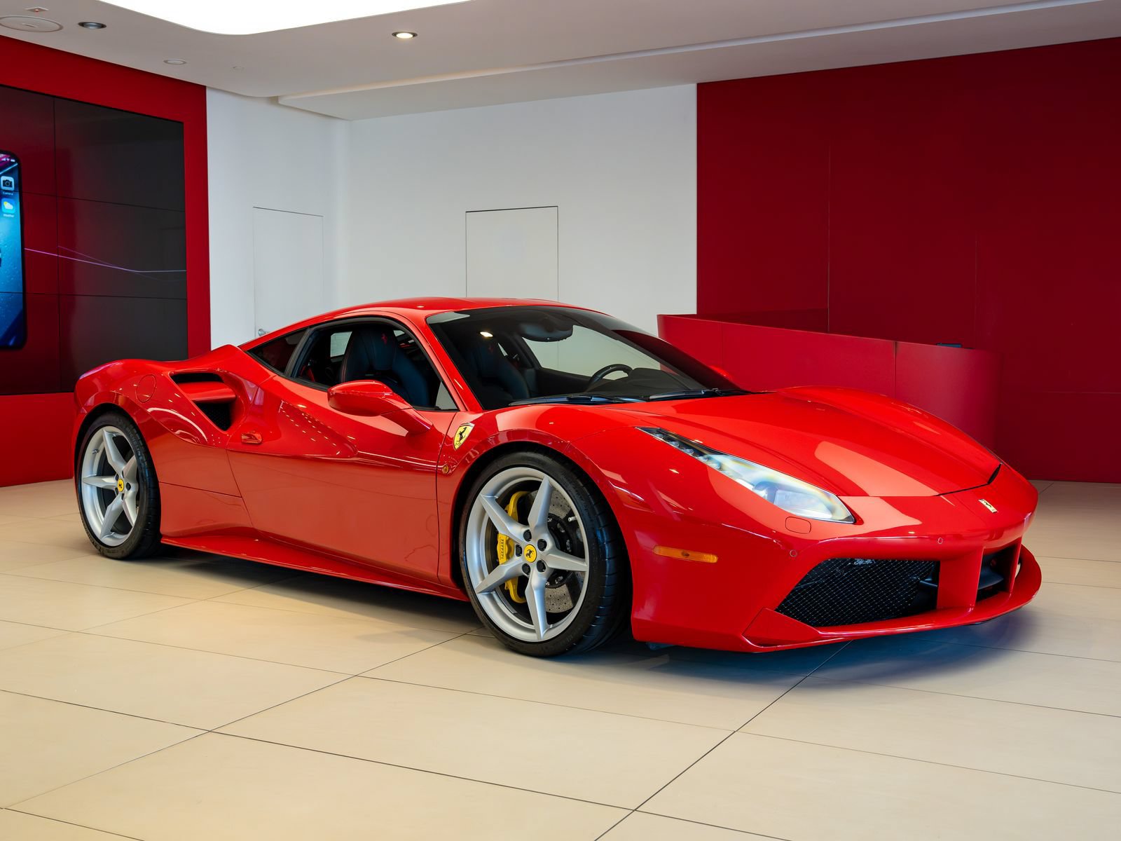Used 2019 Ferrari 488 GTB RWD image 1
