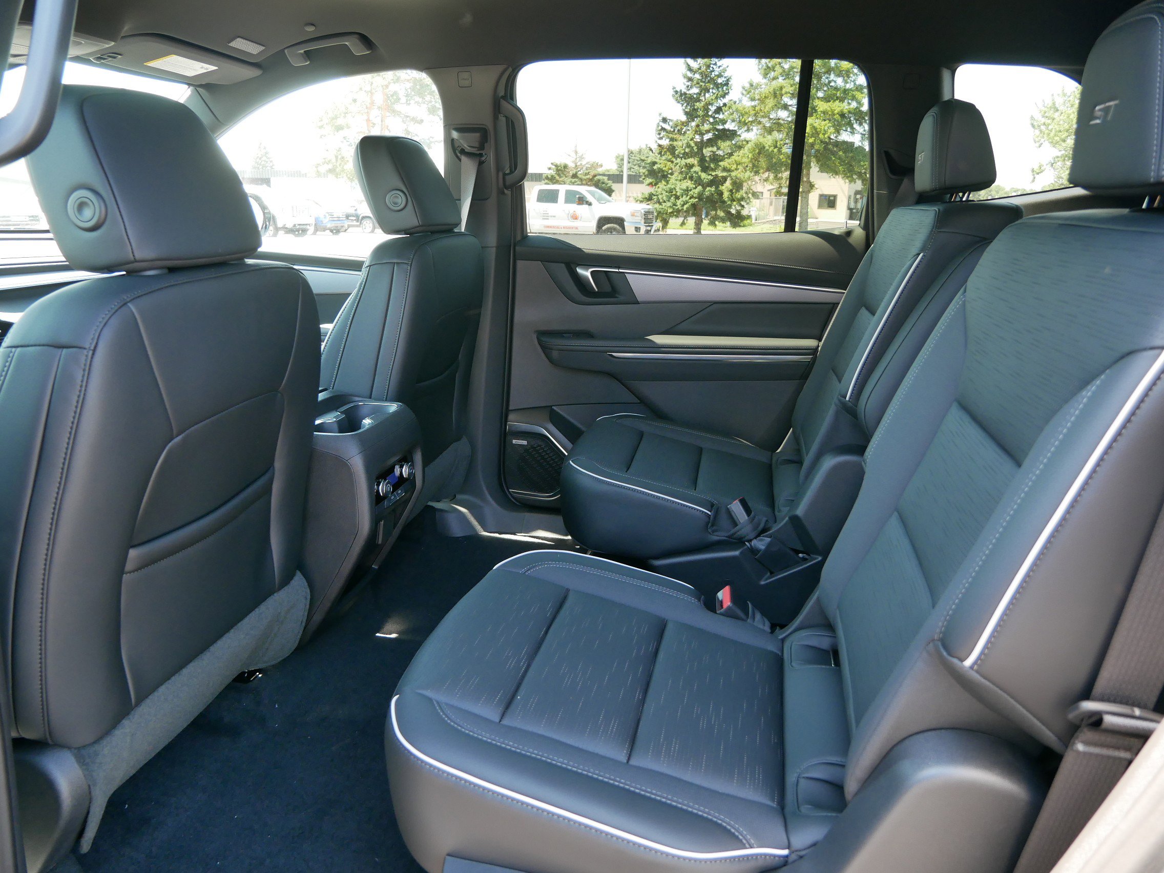 New 2026 Buick Enclave Sport Touring w/ Power Package image 4