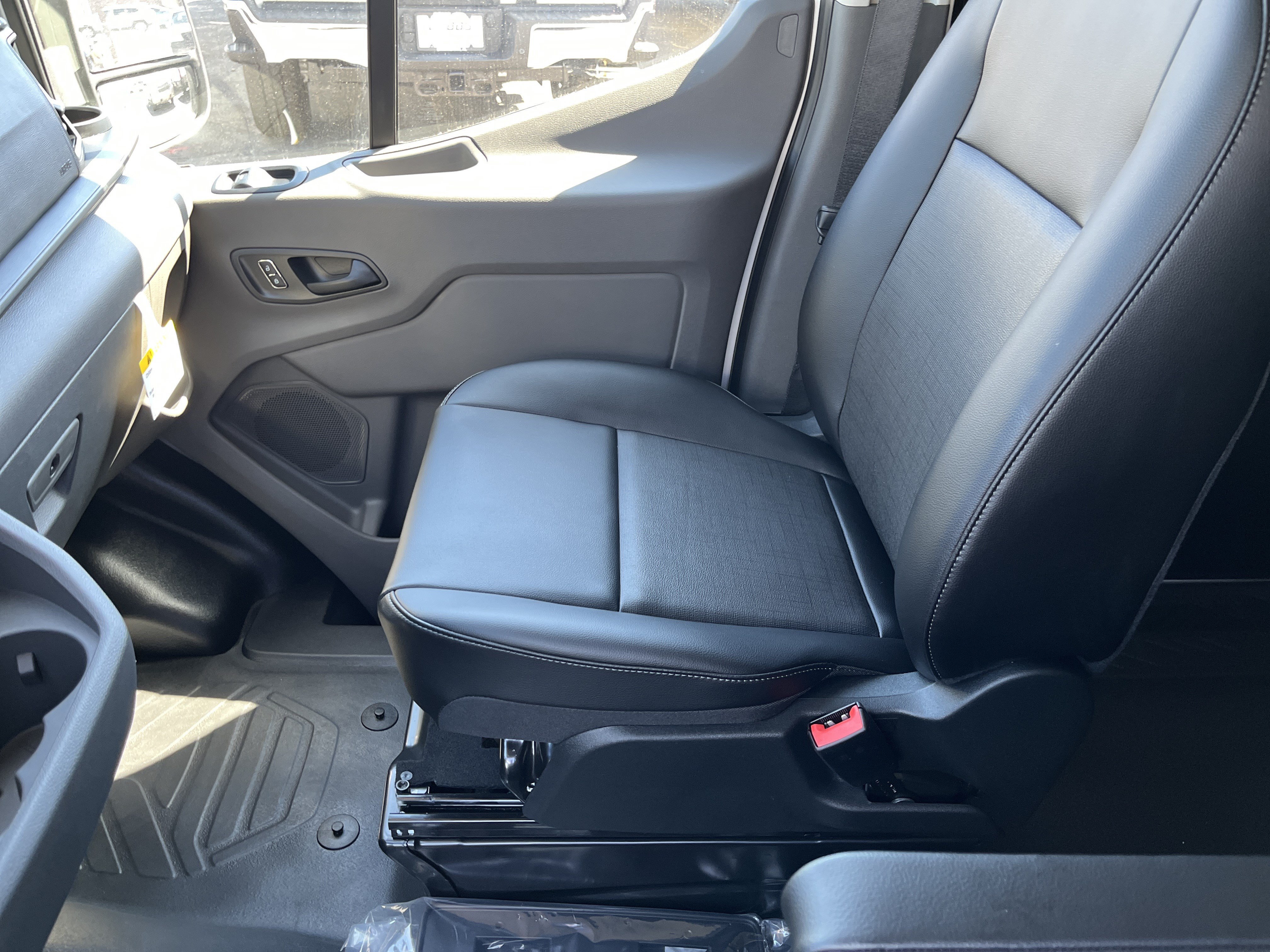 New 2026 Ford Transit 250 148 Medium Roof w/ Load Area Protection Package RWD image 15