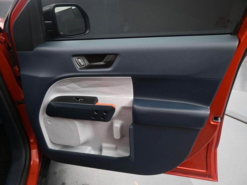 Certified 2024 Ford Maverick XLT w/ XLT Luxury Package image 6