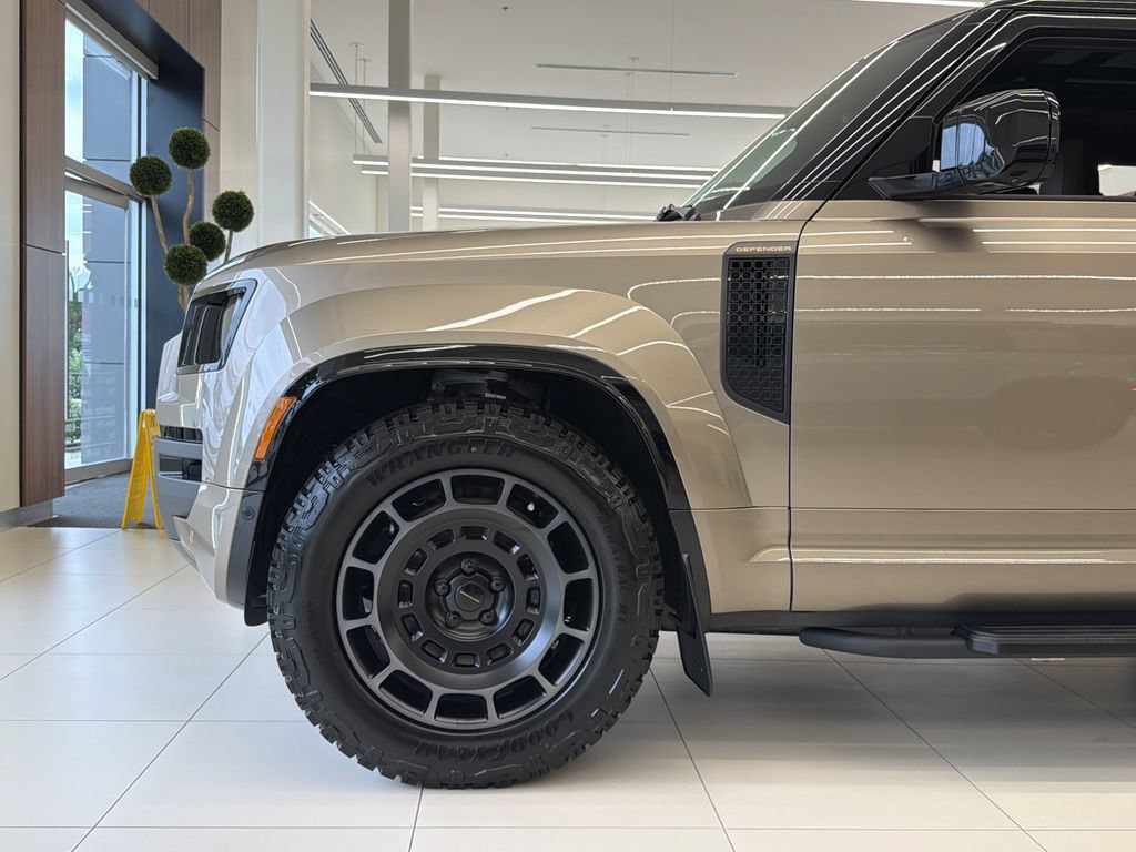 New 2026 Land Rover Defender 110 OCTA AWD/4WD image 9