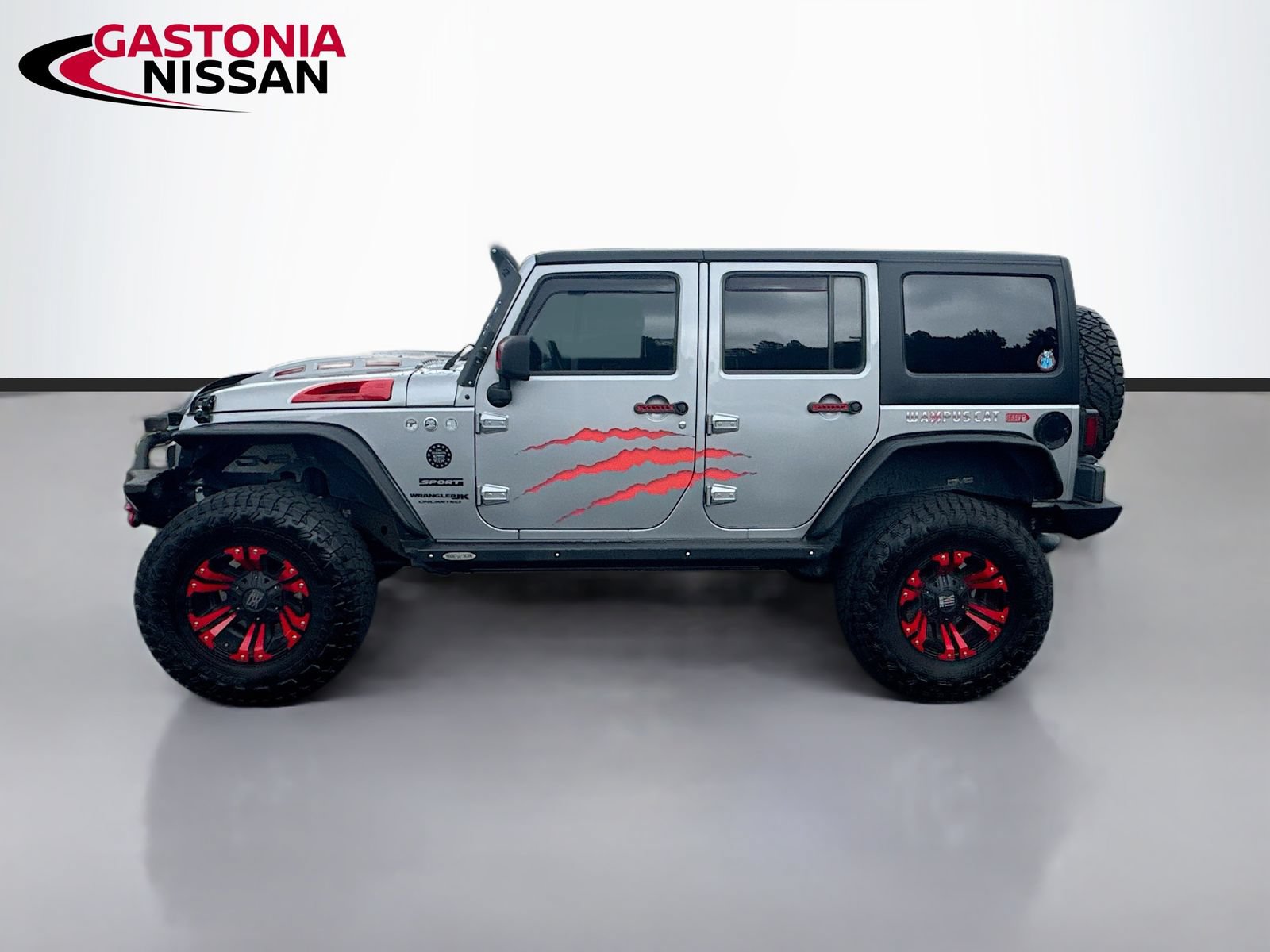 Used 2018 Jeep Wrangler Unlimited Sport w/ Connectivity Group AWD/4WD image 5