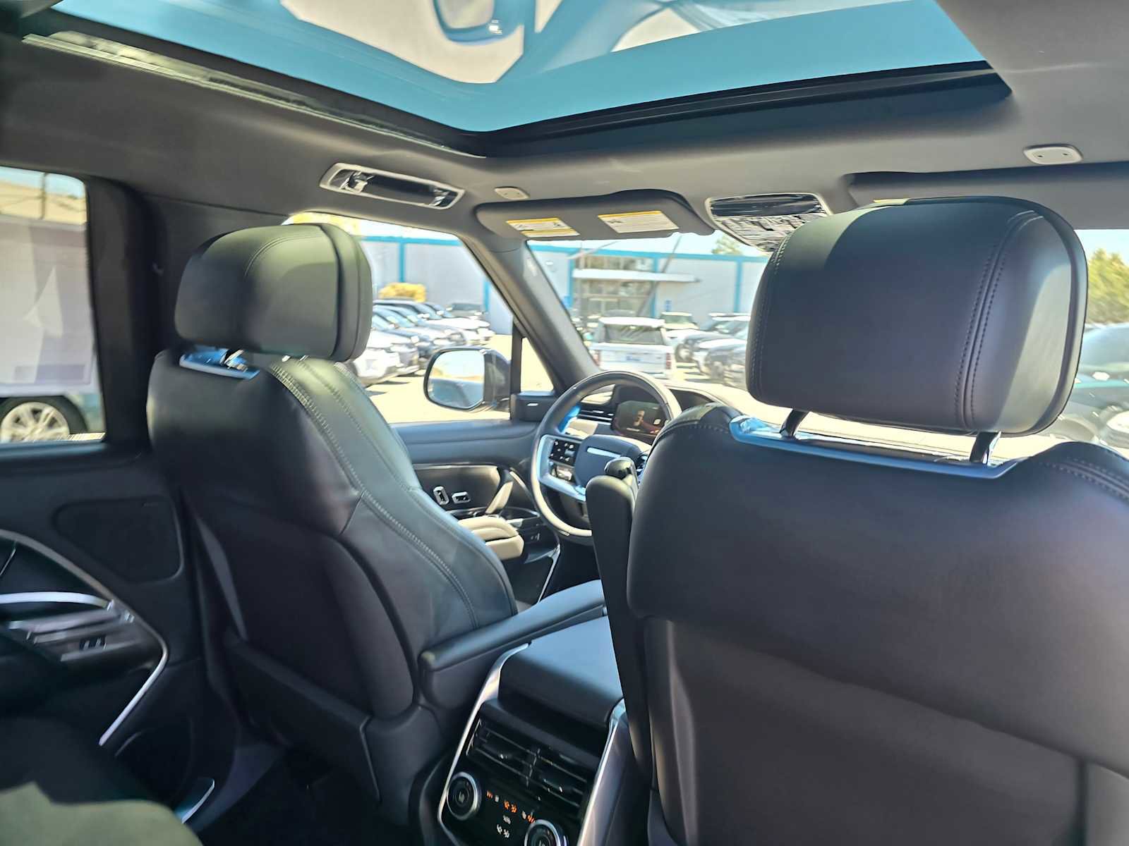New 2025 Land Rover Range Rover SE image 15