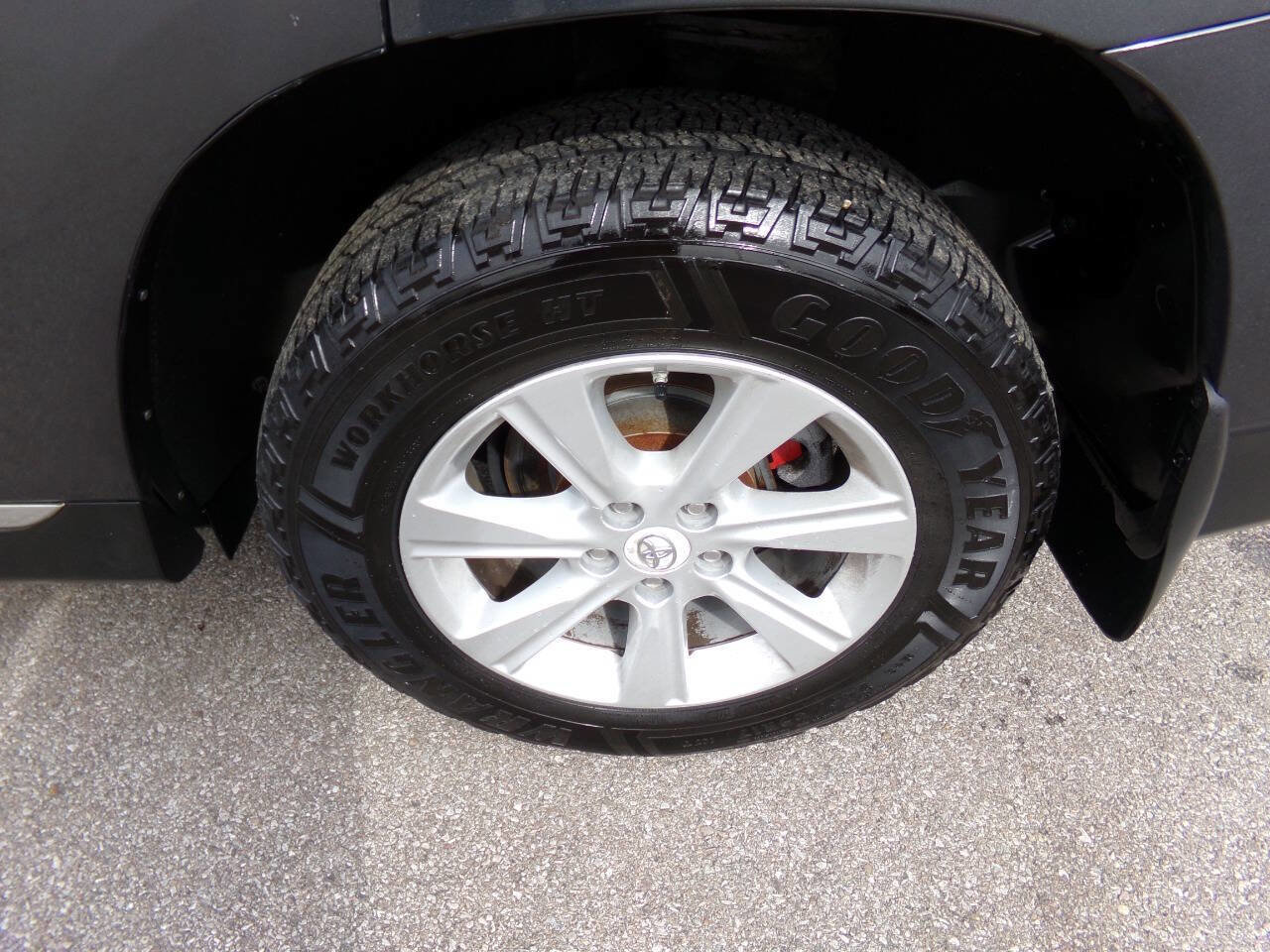 Used 2012 Toyota Highlander SE w/ Tow Pkg image 38