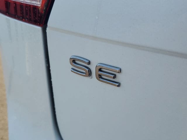 Certified 2024 Volkswagen Tiguan SE R-Line image 6