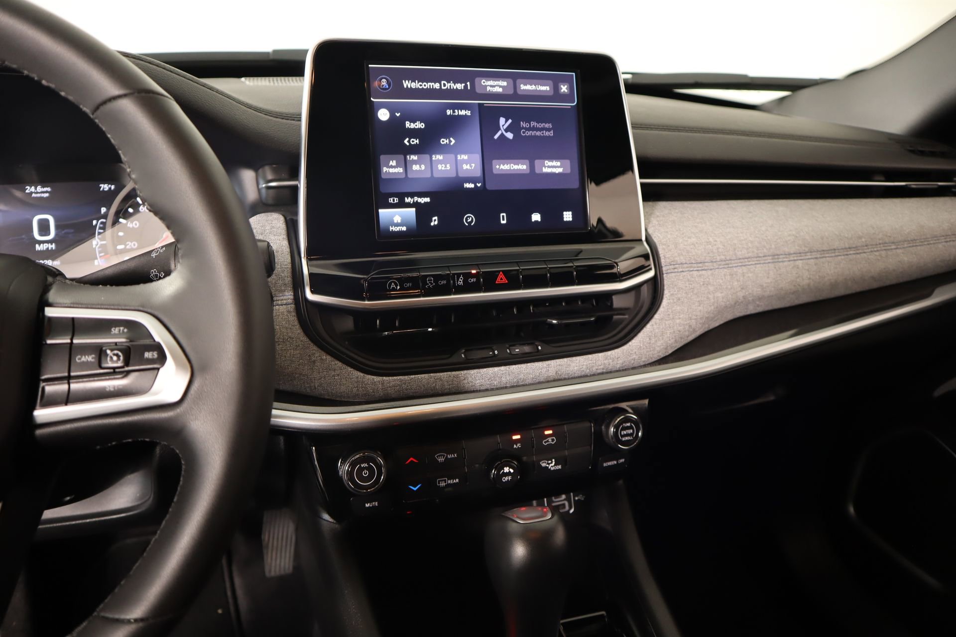 Used 2025 Jeep Compass Latitude image 4