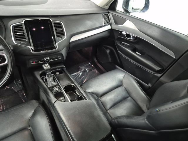 Used 2022 Volvo XC90 T5 Momentum w/ Climate Package AWD/4WD image 14