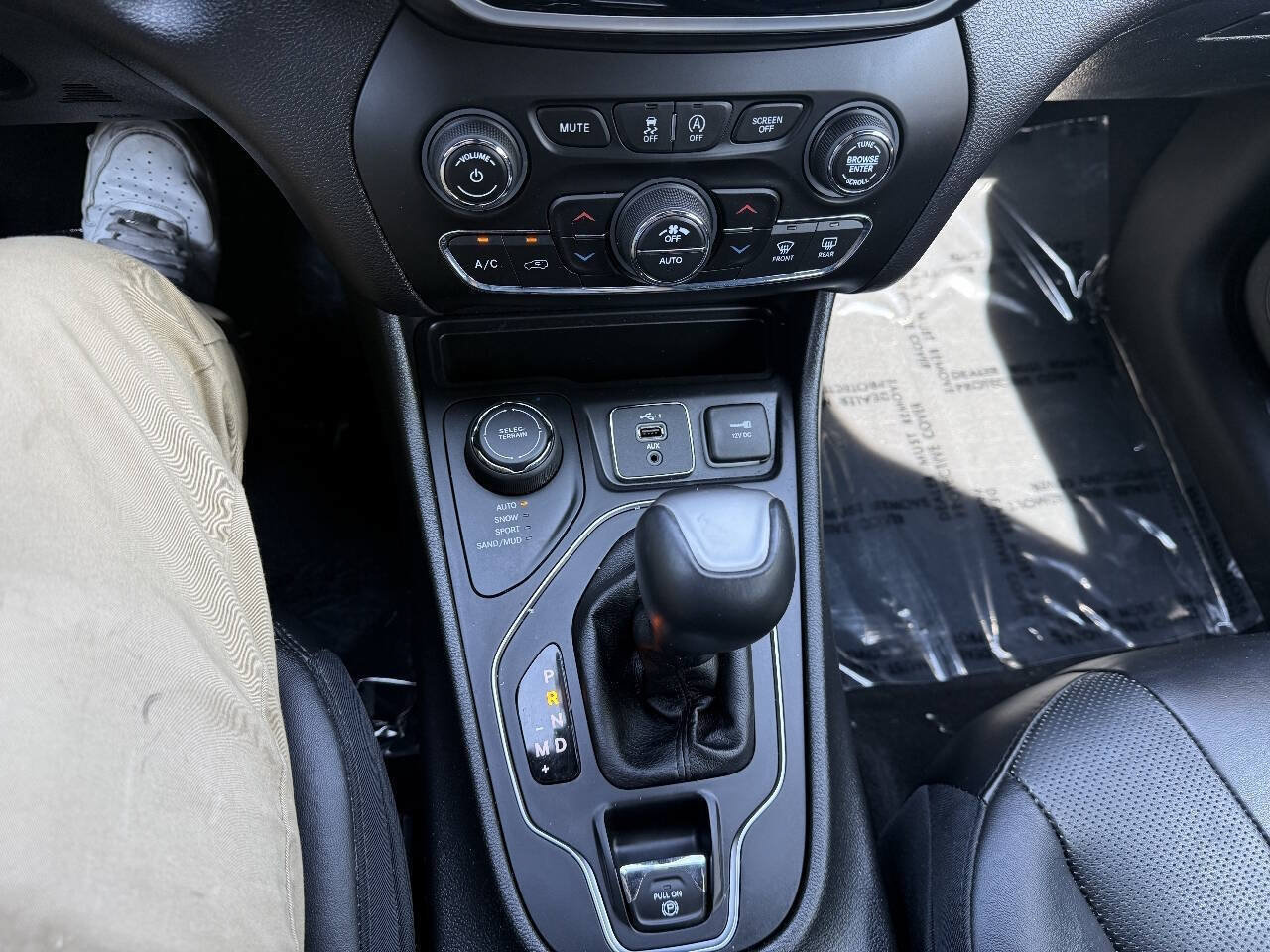 Used 2019 Jeep Cherokee High Altitude AWD/4WD image 14