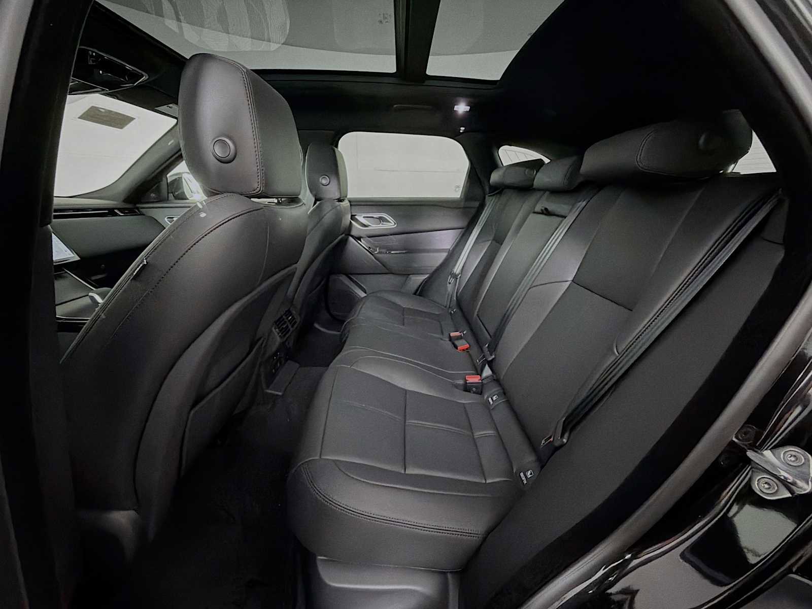 New 2026 Land Rover Range Rover Velar Dynamic SE AWD/4WD image 22
