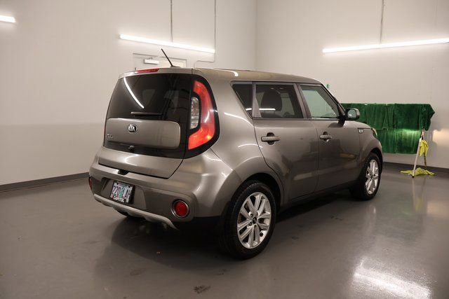 Used 2019 Kia Soul + image 2