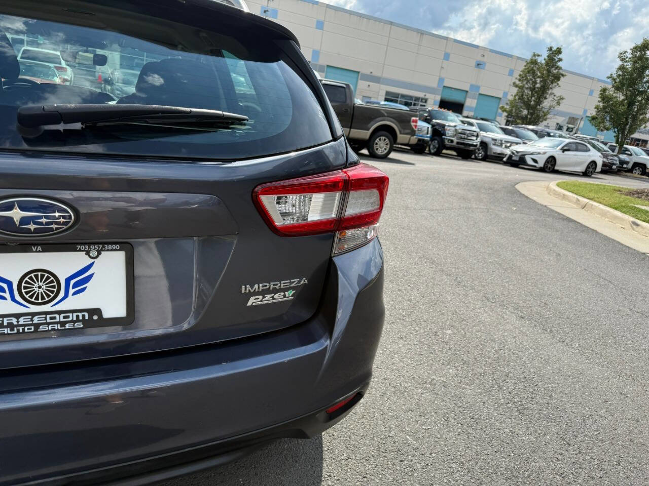 Used 2017 Subaru Impreza 2.0i Premium image 8