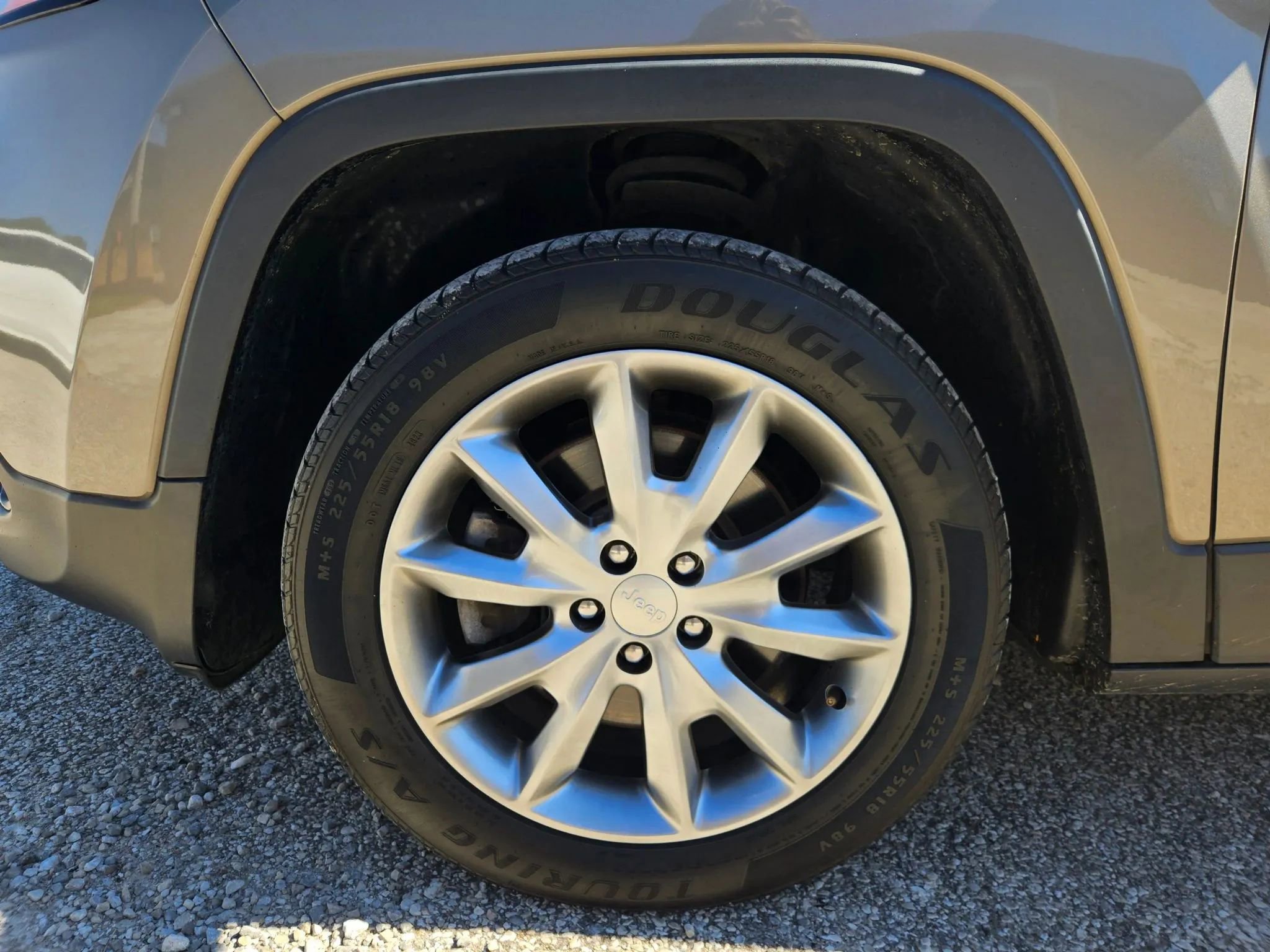 Used 2018 Jeep Cherokee Limited image 11