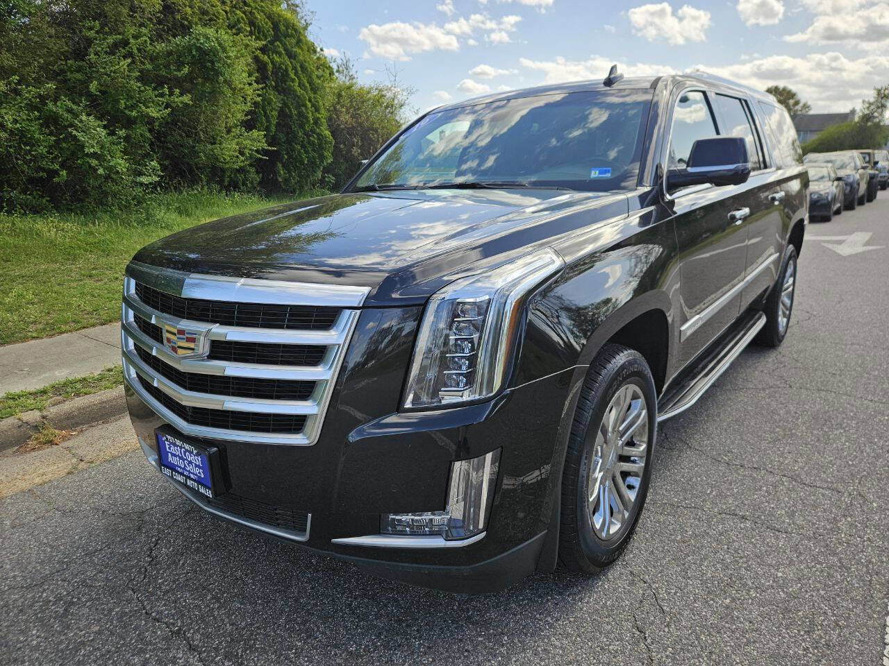 Used 2019 Cadillac Escalade ESV 4WD image 3