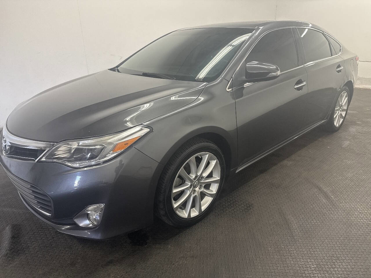Used 2013 Toyota Avalon Limited FWD image 1