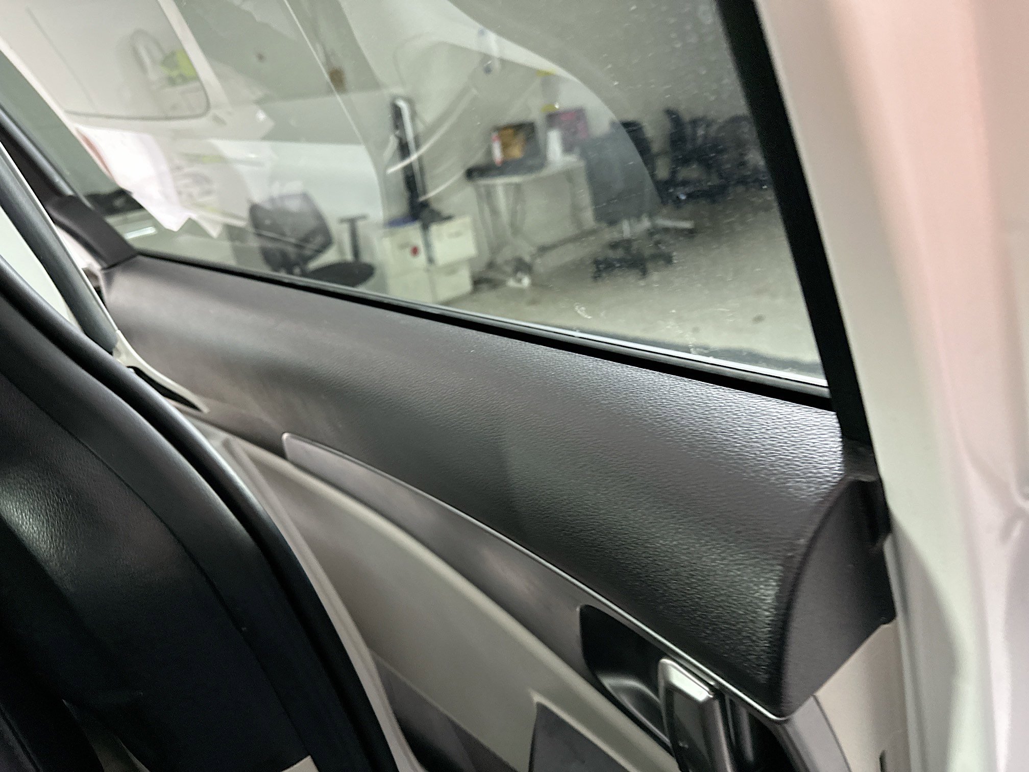 Used 2024 Kia Carnival LX image 25