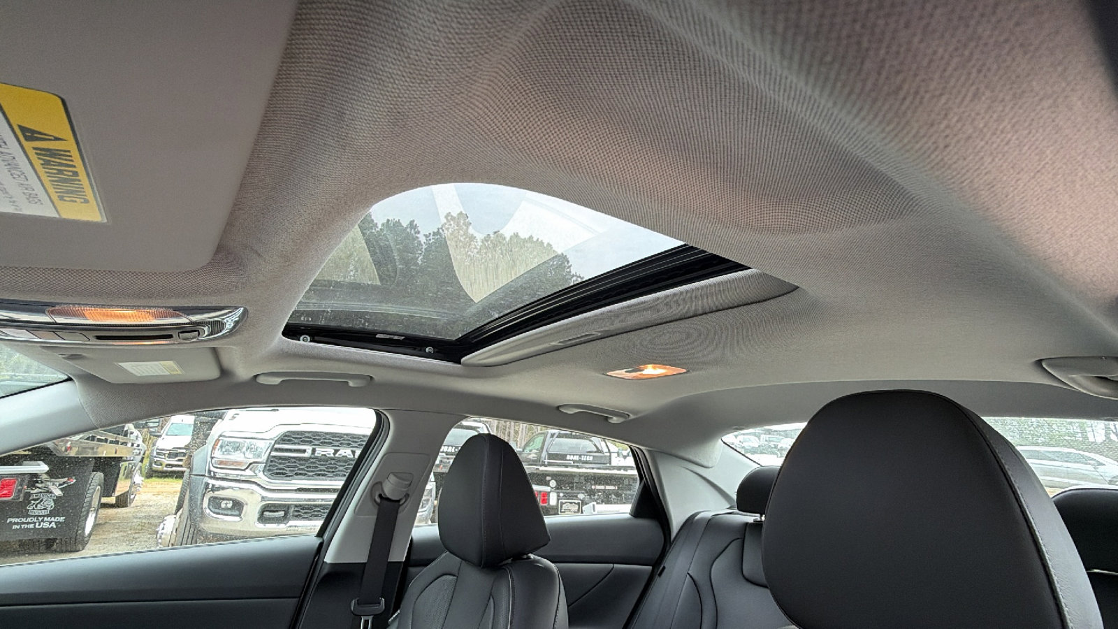 Used 2024 Hyundai Elantra Limited image 18