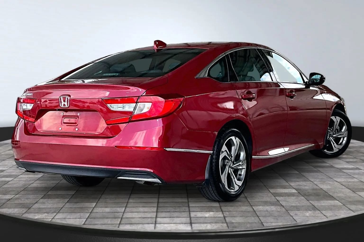 Used 2018 Honda Accord EX-L image 6