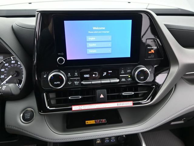 Used 2026 Toyota Highlander XLE image 6
