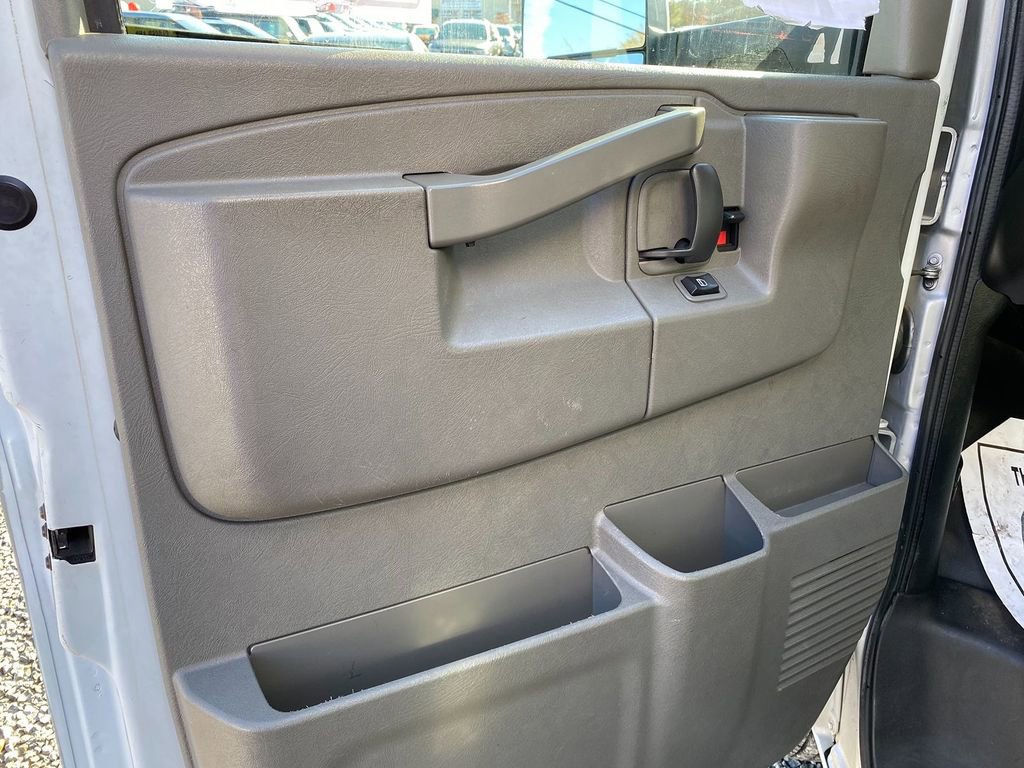 Used 2017 Chevrolet Express 3500 Work Van image 11