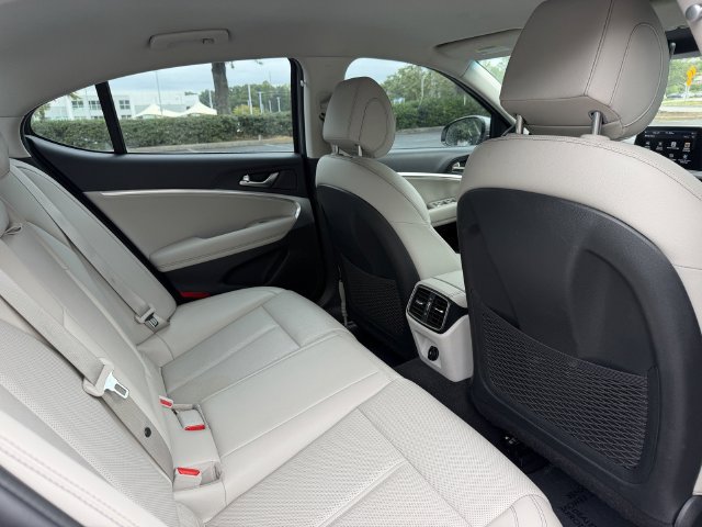 Used 2020 Genesis G70 2.0T RWD image 27