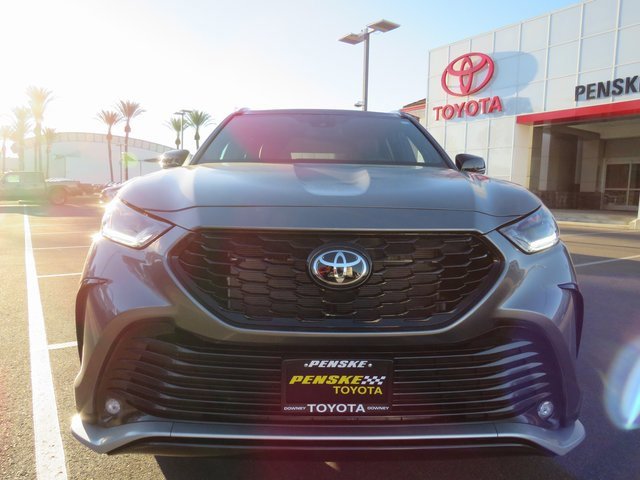 New 2026 Toyota Highlander XSE image 2