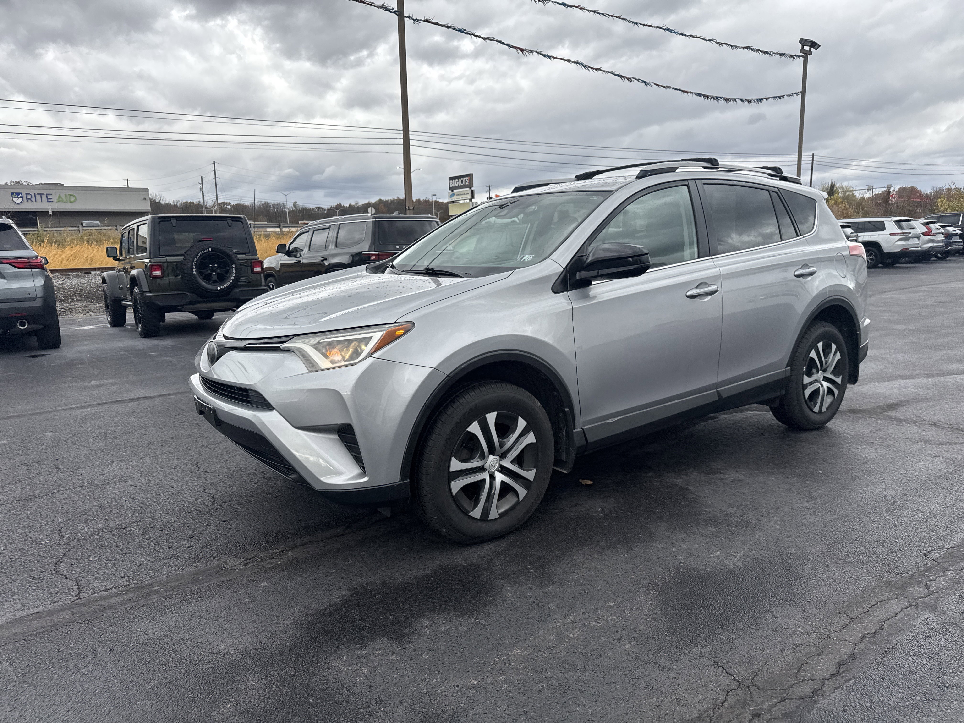 Used 2017 Toyota RAV4 LE image 8