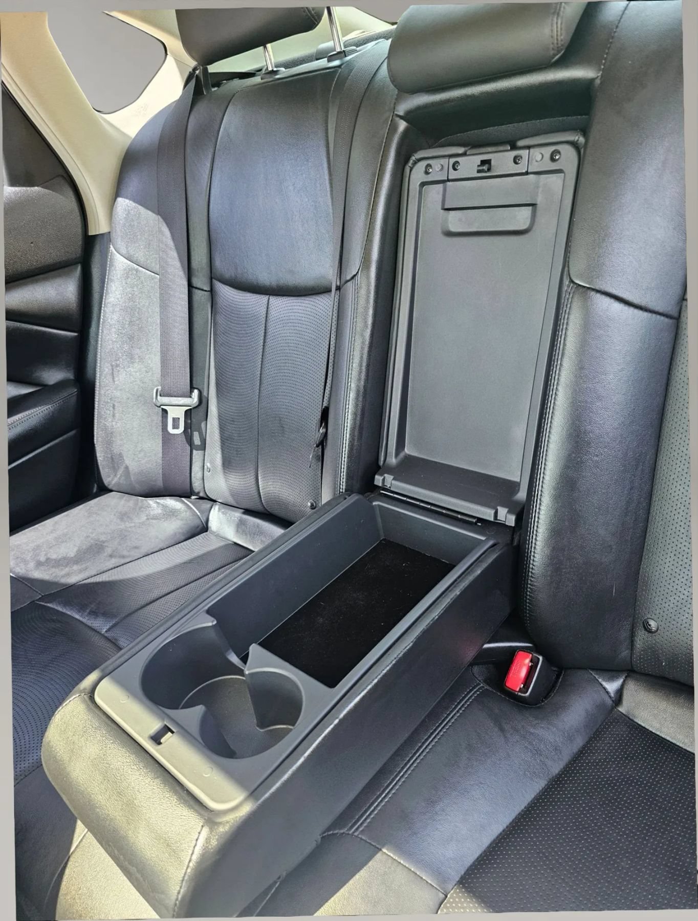 Used 2018 INFINITI Q70 Luxe RWD image 15