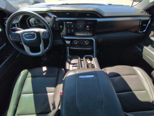 Used 2025 GMC Sierra 2500 Denali w/ Denali Reserve Package AWD/4WD image 18