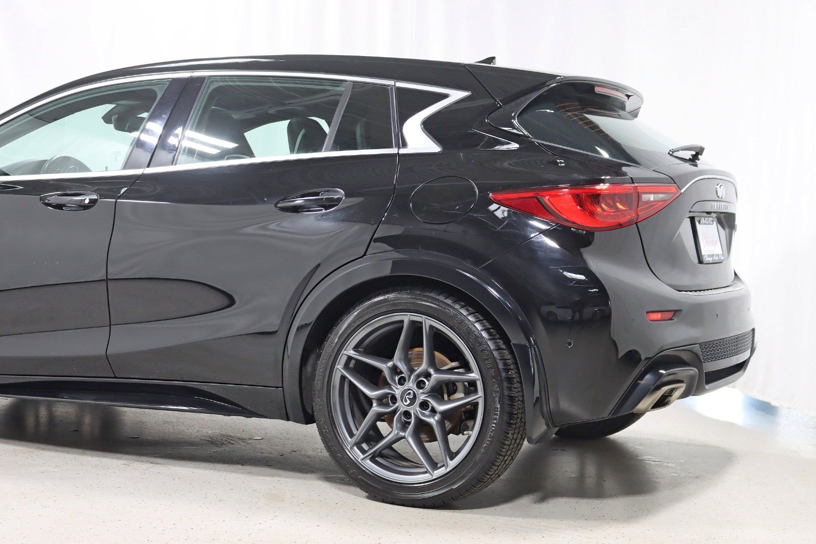 Used 2018 INFINITI QX30 Sport w/ Leather Package FWD image 10
