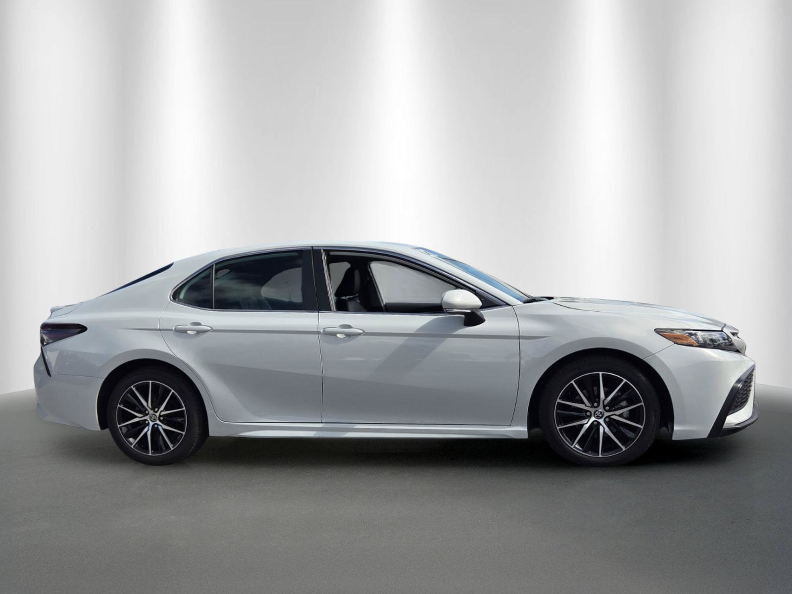 Used 2023 Toyota Camry SE FWD image 8