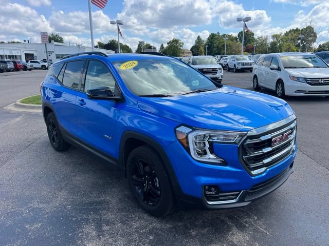 Used 2024 GMC Terrain AT4 w/ Infotainment Package II AWD/4WD image 3