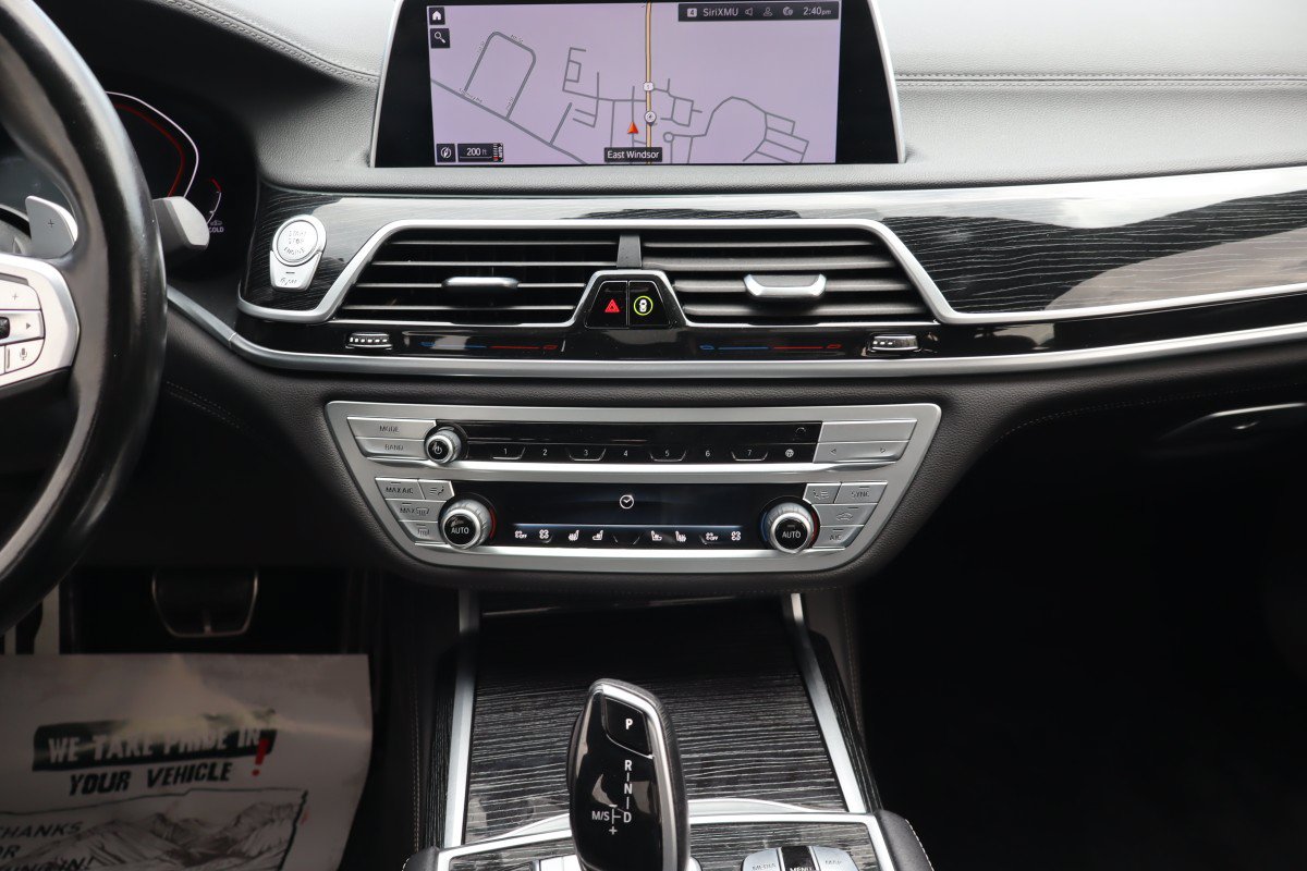 Used 2022 BMW 750i xDrive w/ Luxury Rear Seating Package AWD/4WD image 13