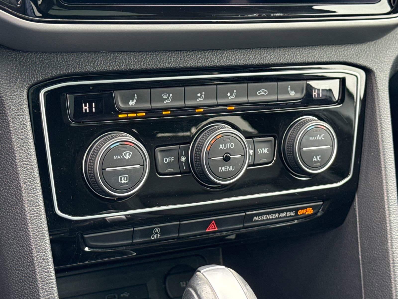 Used 2022 Volkswagen Atlas Cross Sport SE w/ Panoramic Sunroof Package image 25