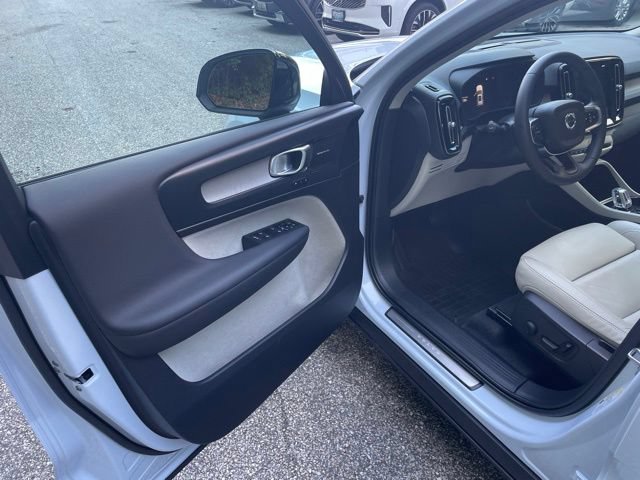 Certified 2024 Volvo XC40 B5 Ultimate w/ Protection Package Premier AWD/4WD image 11