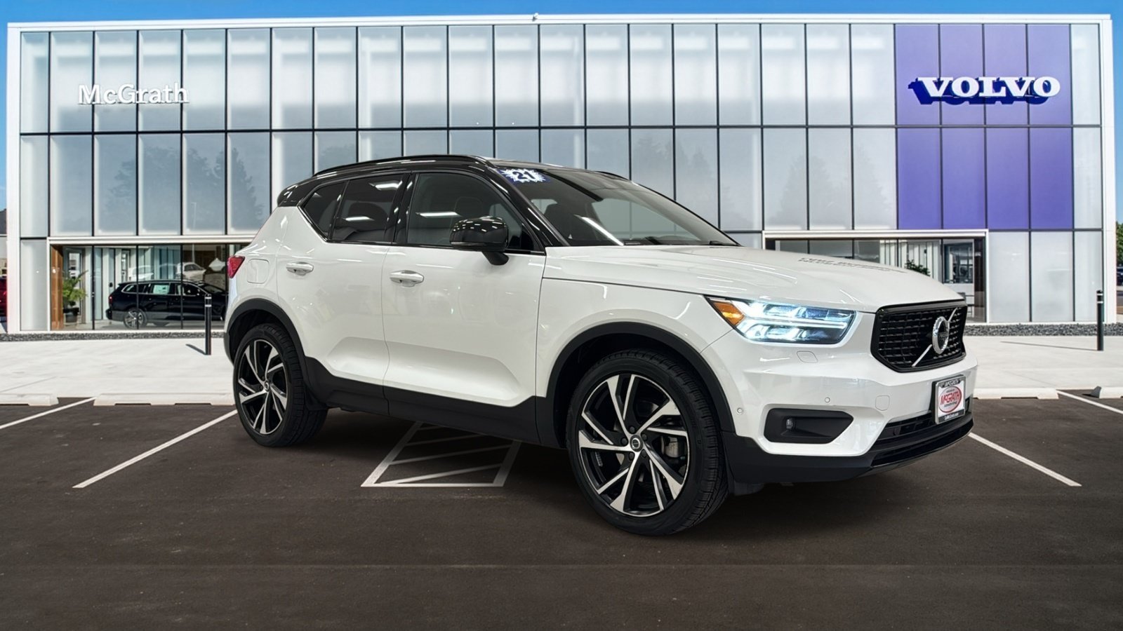 Used 2021 Volvo XC40 T5 R-Design w/ Protection Package AWD/4WD image 1