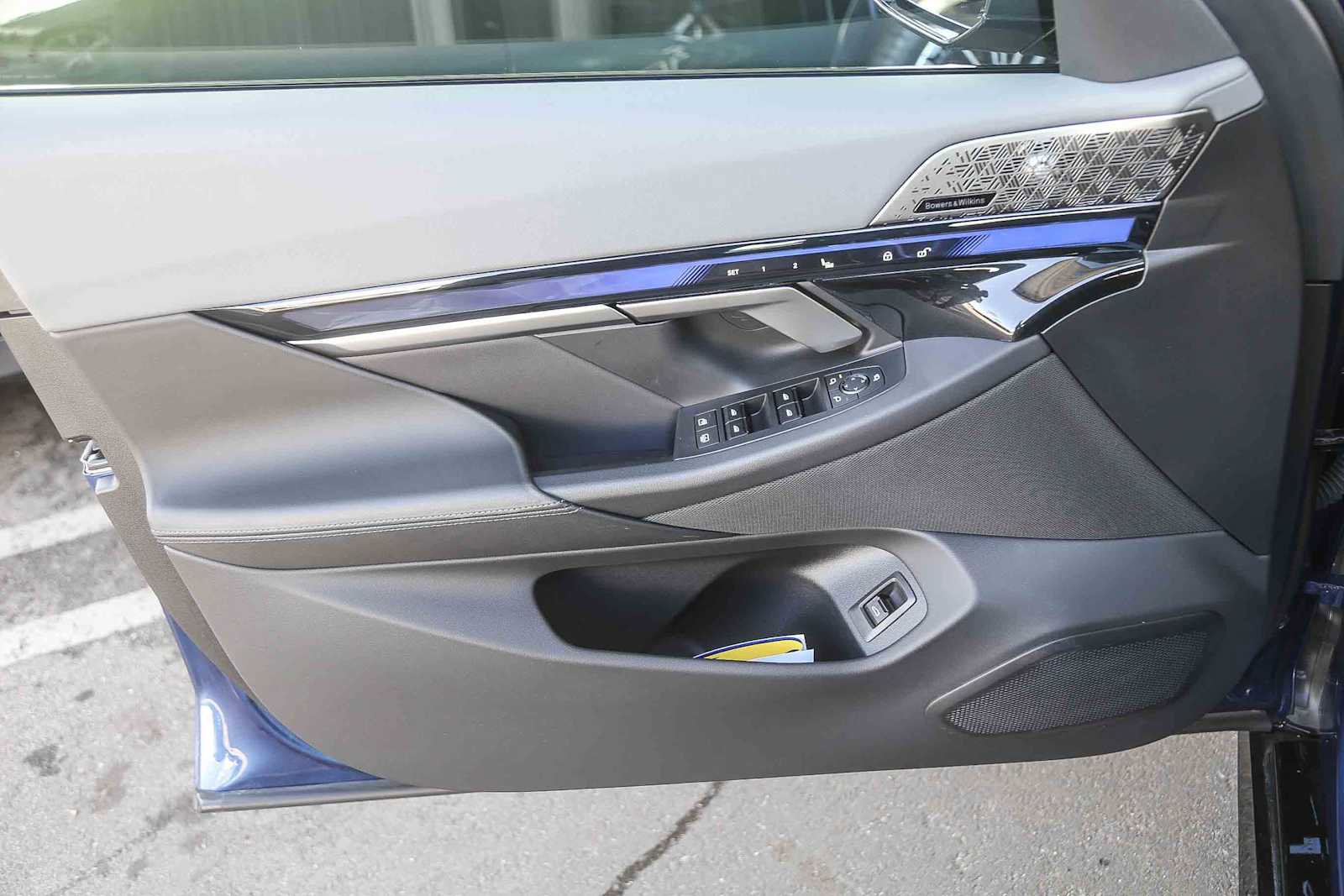 Used 2025 BMW i5 M60 w/ Executive Package image 17