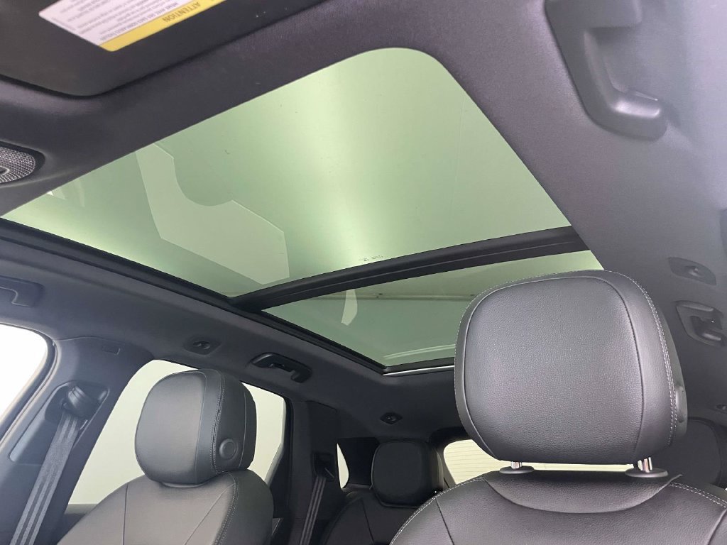 Certified 2025 Porsche Cayenne AWD/4WD image 18