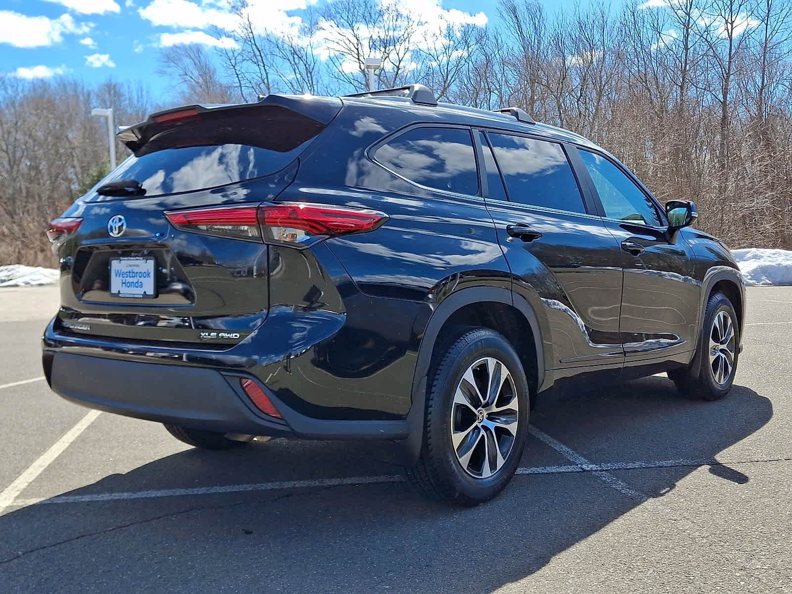 Used 2023 Toyota Highlander XLE image 5