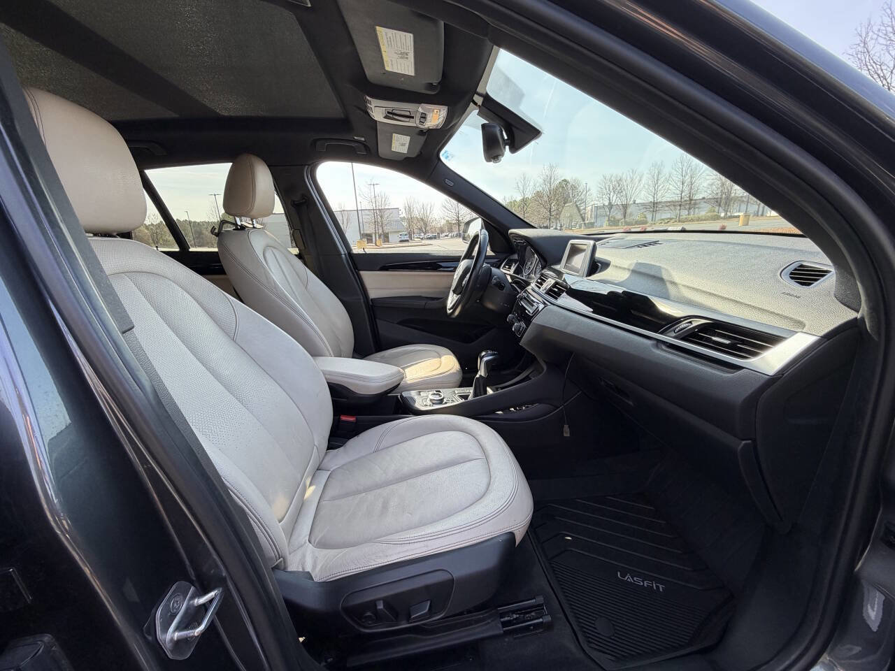 Used 2017 BMW X1 sDrive28i w/ Premium Package image 15