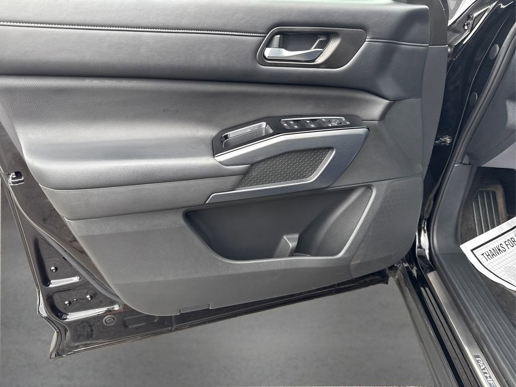 Used 2023 Nissan Pathfinder SL w/ Lighting Package (N92) AWD/4WD image 23