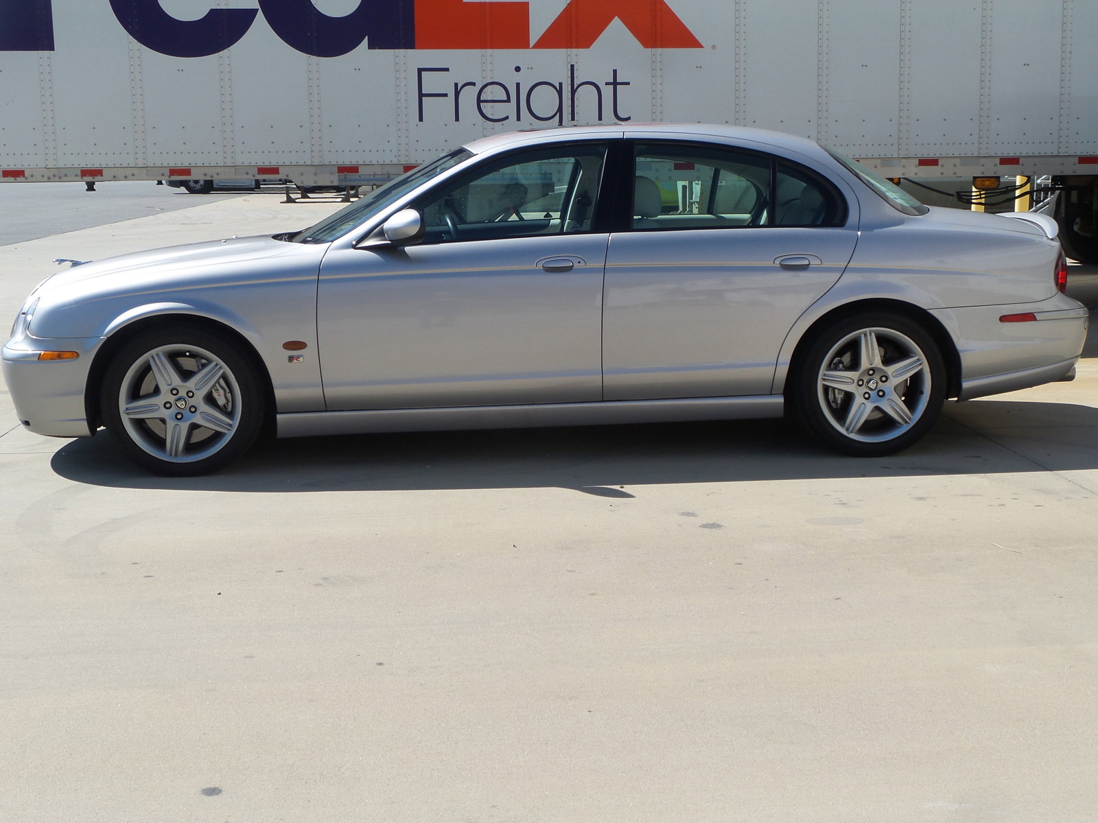 Used 2003 Jaguar S-TYPE R RWD image 2