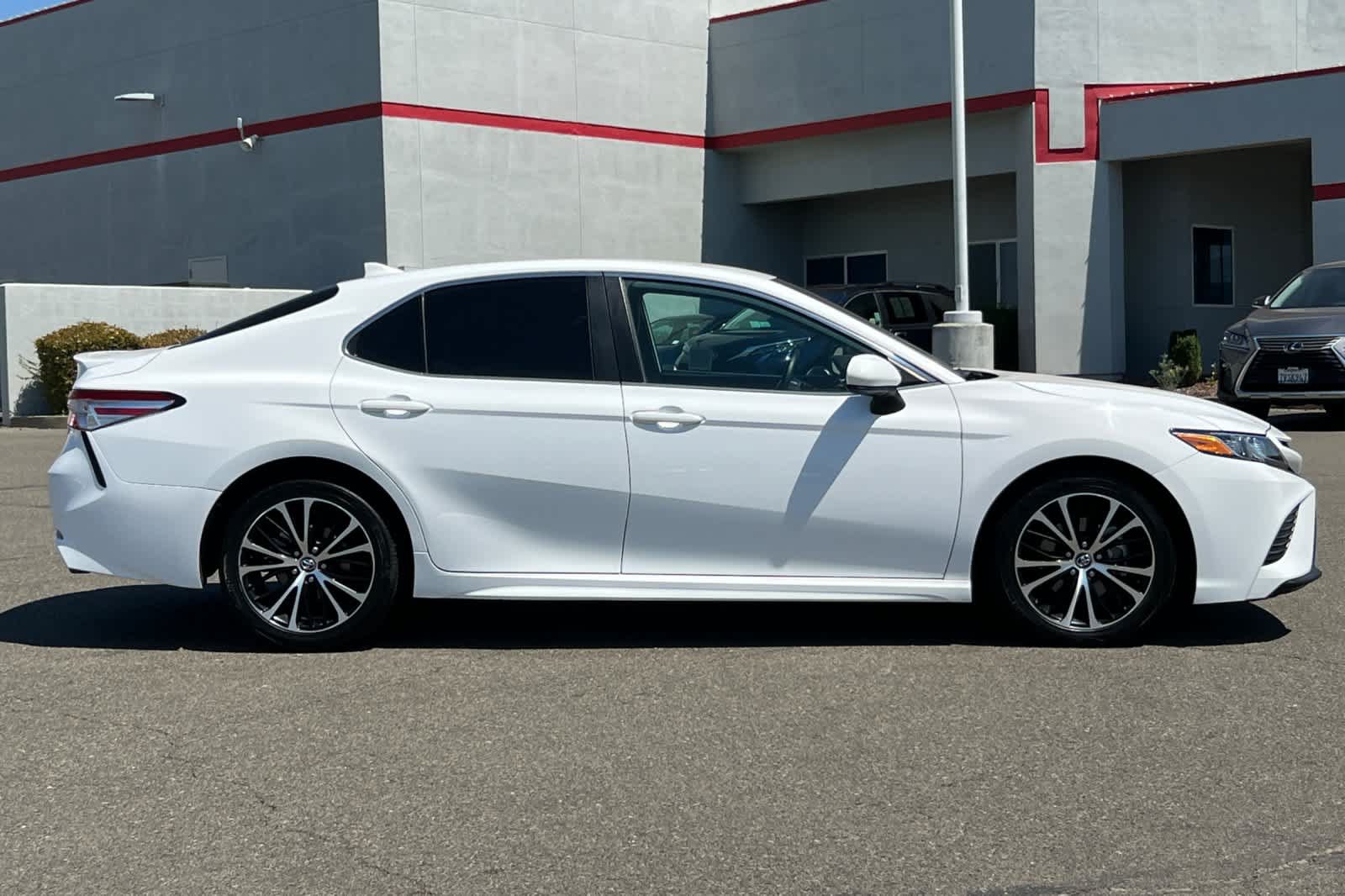 Used 2020 Toyota Camry SE w/ Carpet Mat Package FWD image 6