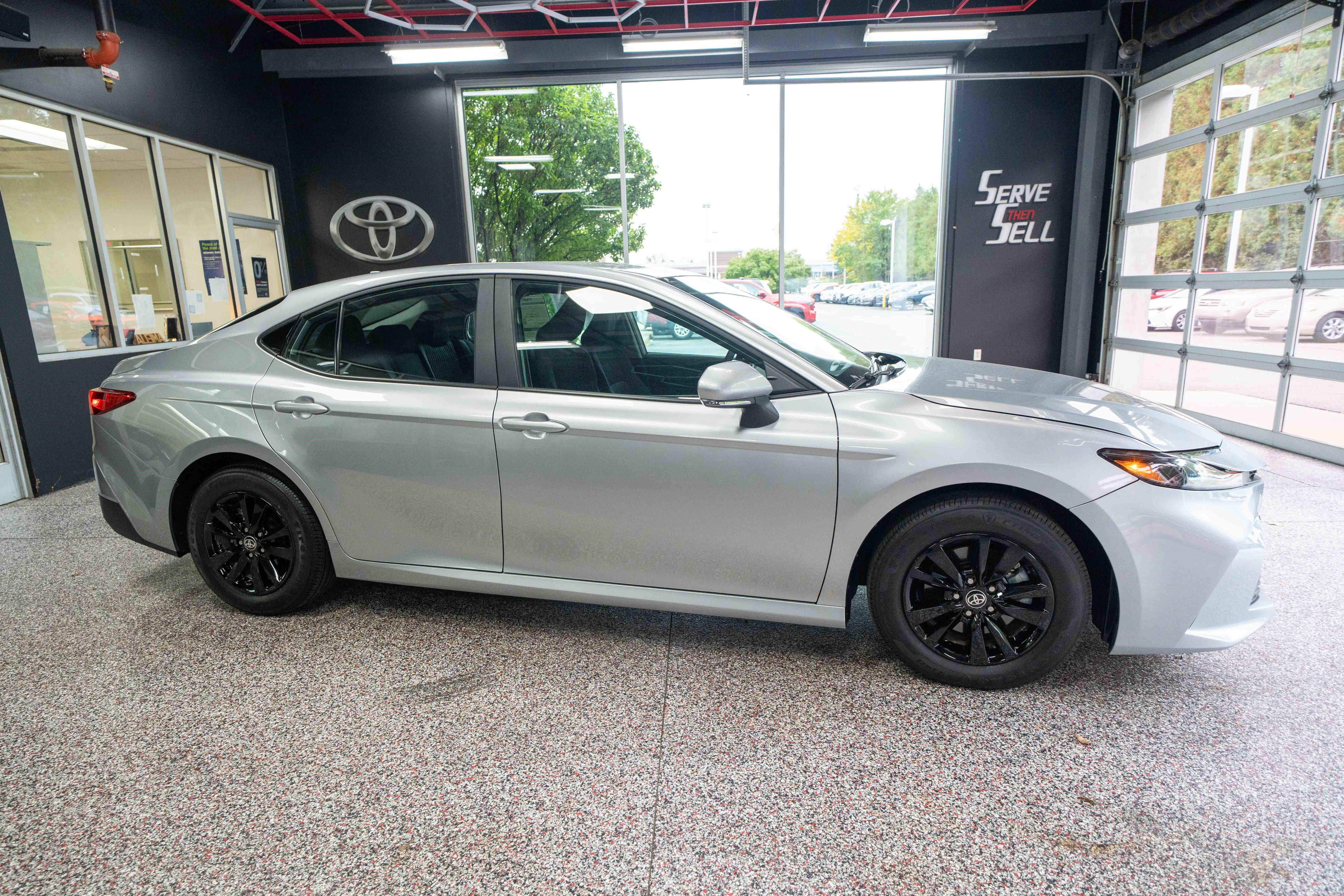 Used 2026 Toyota Camry LE FWD image 5
