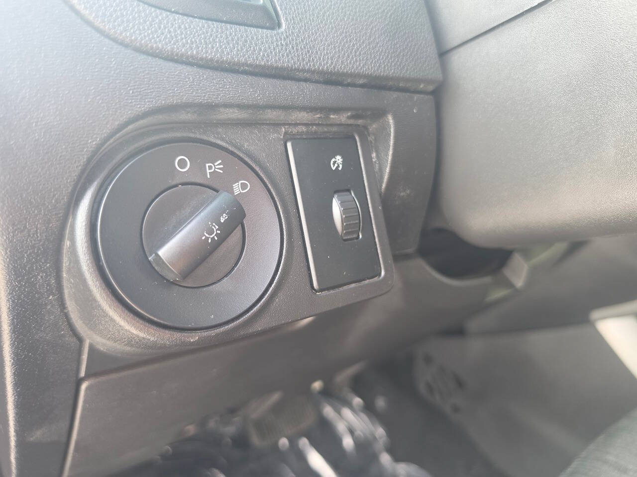Used 2010 Ford Focus SE FWD image 41