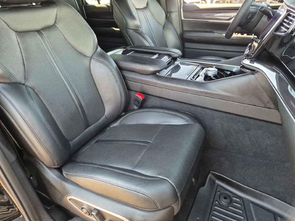 Used 2024 Jeep Wagoneer 4WD w/ Rear Seat Video Group 1 image 33